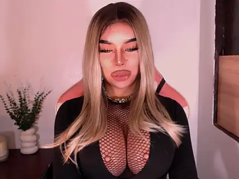 Zandralopez online show from 28, 5, 2026
