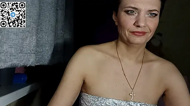 HotMamaQueen234 online show from 9, 4, 2026