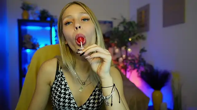 Snapshot of Luna_Grace18 chatting on 26, 3, 2026 Luna Grace18 online show from 26, 3, 2026
