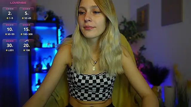 Snapshot of Luna_Grace18 chatting on 6, 4, 2026 Luna Grace18 online show from 6, 4, 2026