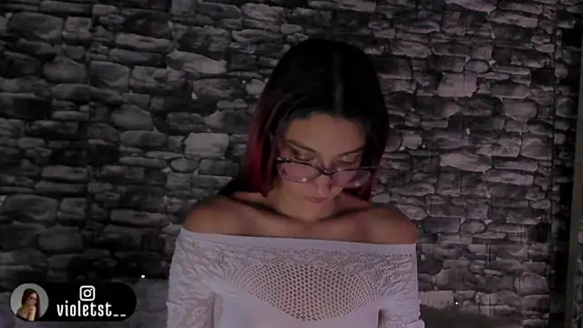 Snapshot of VioletWinters chatting on 11, 6, 2026 VioletWinters online show from 11, 6, 2026