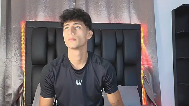 Snapshot of MaxiimoRomano_ chatting on 16, 6, 2026 MaxiimoRomano online show from 16, 6, 2026