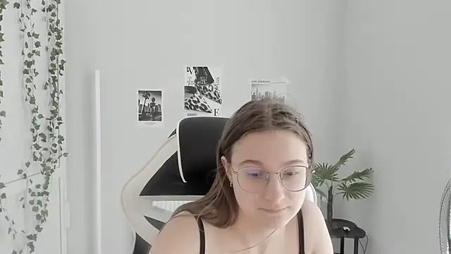 Snapshot of Mia_kristal chatting on 26, 6, 2026 Mia kristal online show from 26, 6, 2026