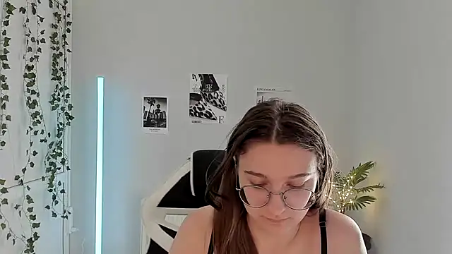 Snapshot of Mia_kristal chatting on 7, 7, 2026 Mia kristal online show from 7, 7, 2026