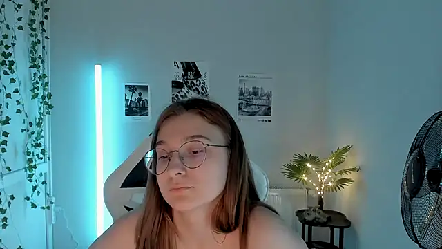 Snapshot of Mia_kristal chatting on 13, 7, 2026 Mia kristal online show from 13, 7, 2026