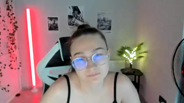 Snapshot of Mia_kristal chatting on 14, 7, 2026 Mia kristal online show from 14, 7, 2026