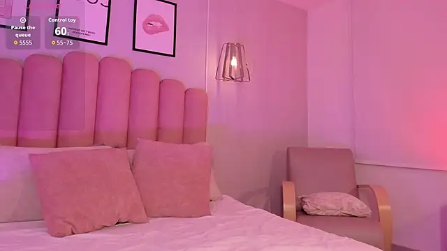 violeta hills  online show from 30, 7, 2026