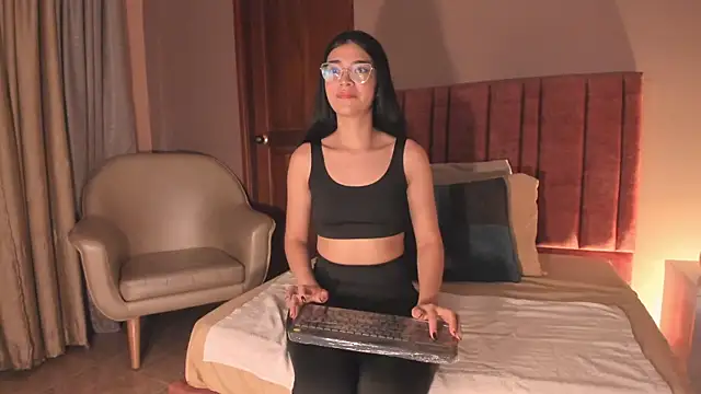 Snapshot of AnnieBlluee chatting on 1, 7, 2026 AnnieBlluee online show from 1, 7, 2026