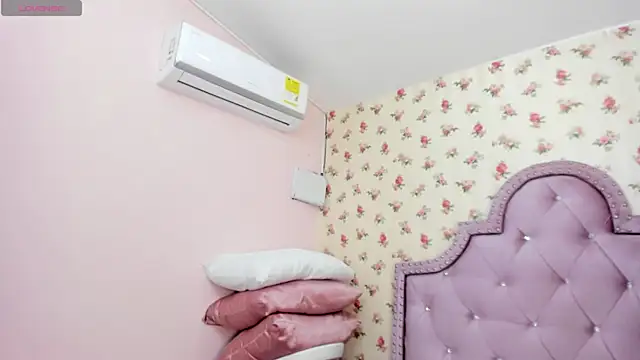 Snapshot of crystal_watson0 chatting on 20, 7, 2026 crystal watson0 online show from 20, 7, 2026
