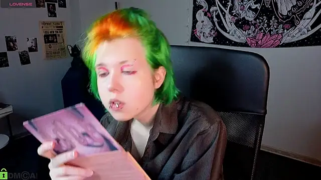 Snapshot of LittleKittenStar chatting on 15, 5, 2026 LittleKittenStar online show from 15, 5, 2026