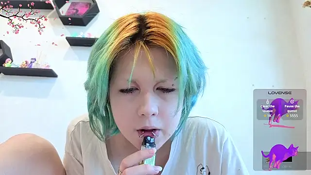 Snapshot of LittleKittenStar chatting on 17, 6, 2026 LittleKittenStar online show from 17, 6, 2026