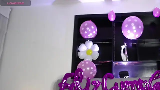 Snapshot of Melannyy_V chatting on 18, 4, 2026 Melannyy V online show from 18, 4, 2026