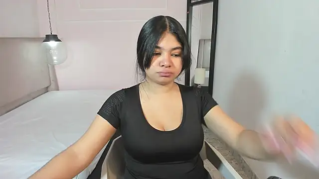 Snapshot of MilaHeat1 chatting on 8, 5, 2026 MilaHeat1 online show from 8, 5, 2026