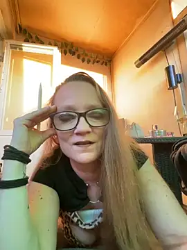 LizzieZ1975 online show from 22, 5, 2026