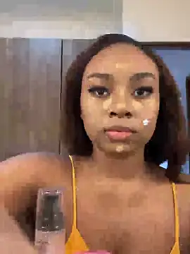 Snapshot of Kloe_rousse01 chatting on 15, 4, 2026 Kloe rousse01 online show from 15, 4, 2026