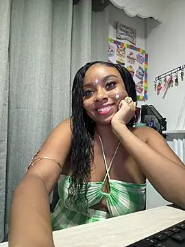 Snapshot of Kloe_rousse01 chatting on 29, 4, 2026 Kloe rousse01 online show from 29, 4, 2026
