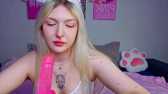 Snapshot of BlondieSummer chatting on 2, 5, 2026 BlondieSummer online show from 2, 5, 2026