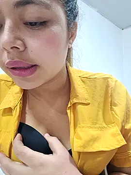Snapshot of Yelii_ chatting on 8, 6, 2026 Yelii online show from 8, 6, 2026