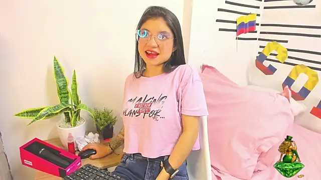Snapshot of LindaCatalina_ chatting on 28, 6, 2026 LindaCatalina online show from 28, 6, 2026