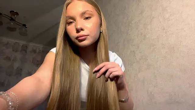 Snapshot of CarolineNine chatting on 2, 4, 2026 CarolineNine online show from 2, 4, 2026