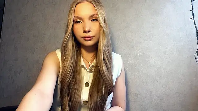 Snapshot of CarolineNine chatting on 9, 4, 2026 CarolineNine online show from 9, 4, 2026