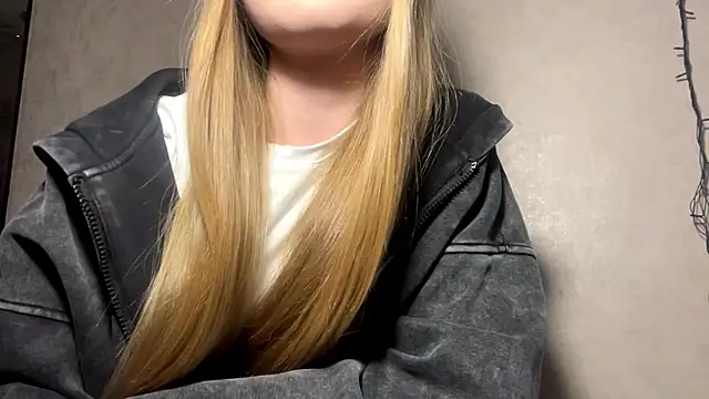 Snapshot of CarolineNine chatting on 28, 4, 2026 CarolineNine online show from 28, 4, 2026