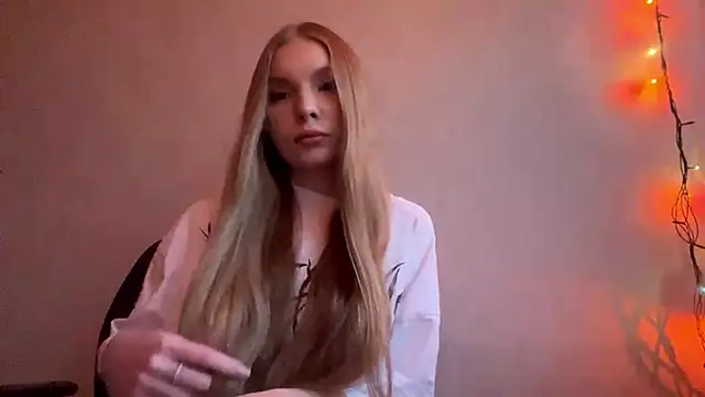 Snapshot of CarolineNine chatting on 4, 5, 2026 CarolineNine online show from 4, 5, 2026