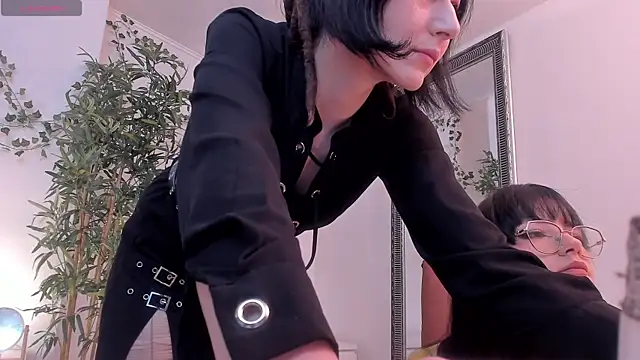 Snapshot of mira0_0 chatting on 2, 4, 2026 mira0 0 online show from 2, 4, 2026