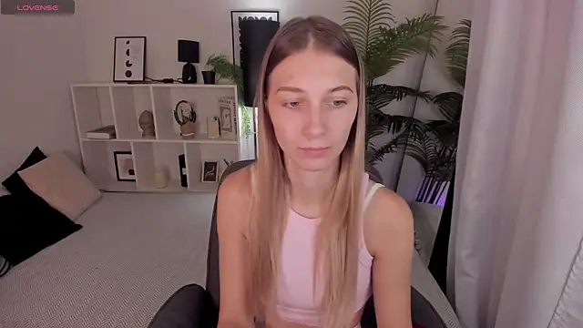 Snapshot of LauraPurr chatting on 16, 7, 2026 LauraPurr online show from 16, 7, 2026