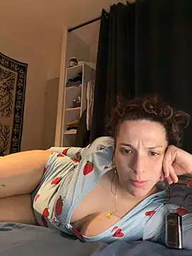 Snapshot of georginamoor chatting on 6, 4, 2026 georginamoor online show from 6, 4, 2026