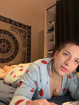 Snapshot of georginamoor chatting on 7, 4, 2026 georginamoor online show from 7, 4, 2026