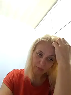 MiaLove183 online show from 14, 7, 2026