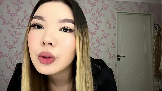 Snapshot of MadeleneStoesz chatting on 23, 3, 2026 MadeleneStoesz online show from 23, 3, 2026