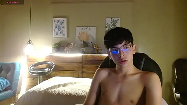 SantiTwinkyy online show from 7, 4, 2026