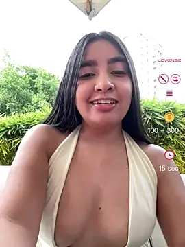 Snapshot of HaileyBiieber chatting on 3, 5, 2026 HaileyBiieber online show from 3, 5, 2026
