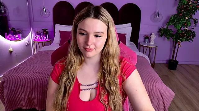 CharlotteAtwoood online show from 19, 5, 2026