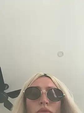 hattiexox online show from 15, 5, 2026