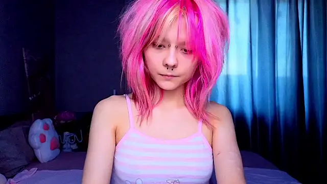 Snapshot of PerryKitty chatting on 4, 7, 2026 PerryKitty online show from 4, 7, 2026