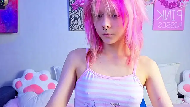 Snapshot of PerryKitty chatting on 13, 7, 2026 PerryKitty online show from 13, 7, 2026