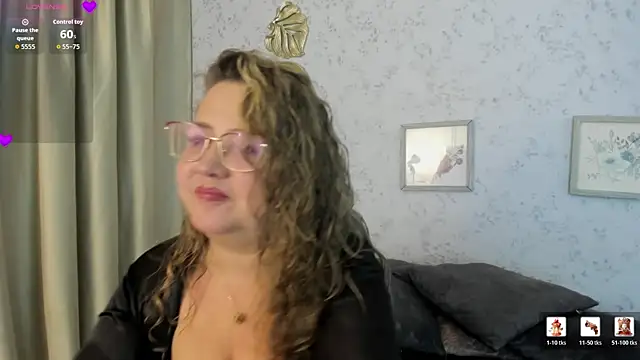 Snapshot of Martinacurvy_ chatting on 8, 7, 2026 Martinacurvy online show from 8, 7, 2026