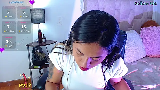 CharlottLee online show from 15, 4, 2026