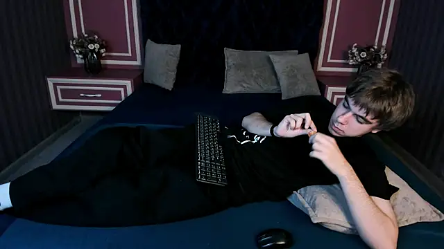 Snapshot of DaveBevy chatting on 8, 7, 2026 DaveBevy online show from 8, 7, 2026