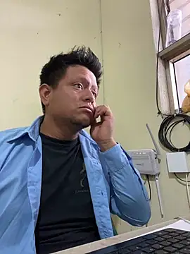 Snapshot of Luis-Armando chatting on 15, 4, 2026 Luis-Armando online show from 15, 4, 2026