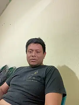 Snapshot of Luis-Armando chatting on 15, 4, 2026 Luis-Armando online show from 15, 4, 2026