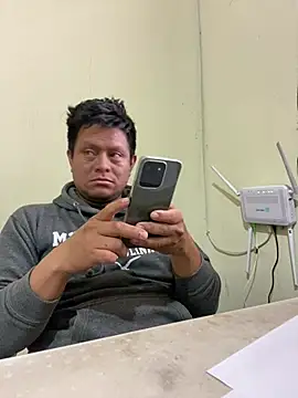 Snapshot of Luis-Armando chatting on 16, 4, 2026 Luis-Armando online show from 16, 4, 2026