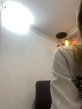 Snapshot of AlanaBrunetteX_X chatting on 26, 5, 2026 AlanaBrunetteX X online show from 26, 5, 2026