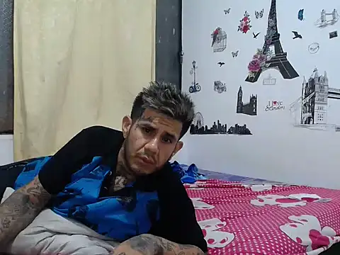 Snapshot of allison_maxtattoo_ chatting on 5, 4, 2026 allison maxtattoo online show from 5, 4, 2026