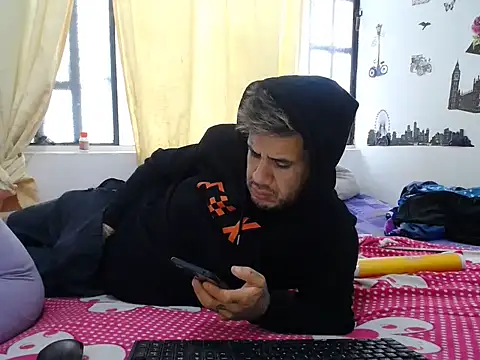 Snapshot of allison_maxtattoo_ chatting on 5, 4, 2026 allison maxtattoo online show from 5, 4, 2026