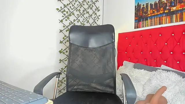 Snapshot of emily__dee chatting on 21, 4, 2026 emily dee online show from 21, 4, 2026