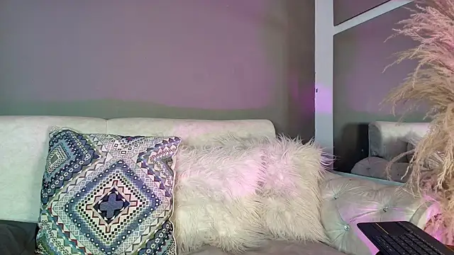 Snapshot of Zoee_8 chatting on 8, 7, 2026 Zoee 8 online show from 8, 7, 2026